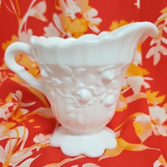 Fenton Cabbage Rose Vintage White Milk Glass Creamer and Sugar Bown Set w/Lid - Picture 5 of 14